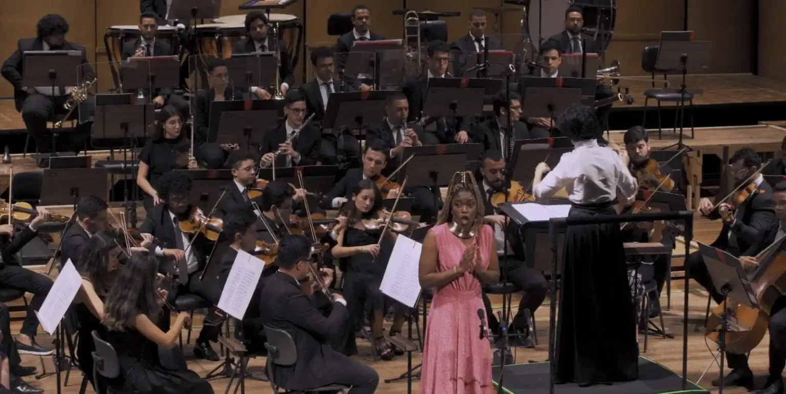 Vencedora do Concurso de Canto Joaquina Lapinha em 2023, Lorena Pires estreia no Theatro Municipal do Rio de Janeiro