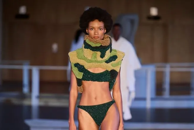 Lenny Niemeyer retorna ao Rio com desfile no Palácio Capanema