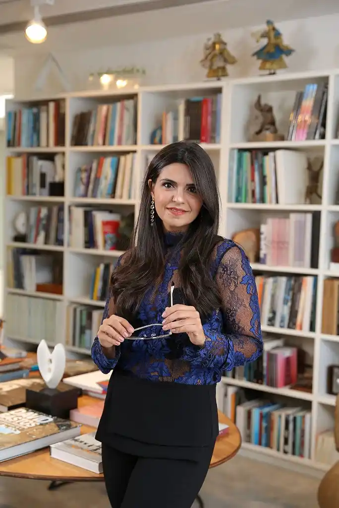 Entrevista com a super curadora Thais Darzé