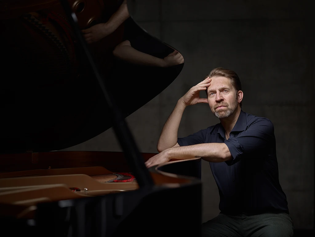 Detentor de inúmeros prêmios e com 11 indicações ao Grammy, o pianista Leif Ove Andsnes se apresenta no Theatro Municipal do Rio de Janeiro