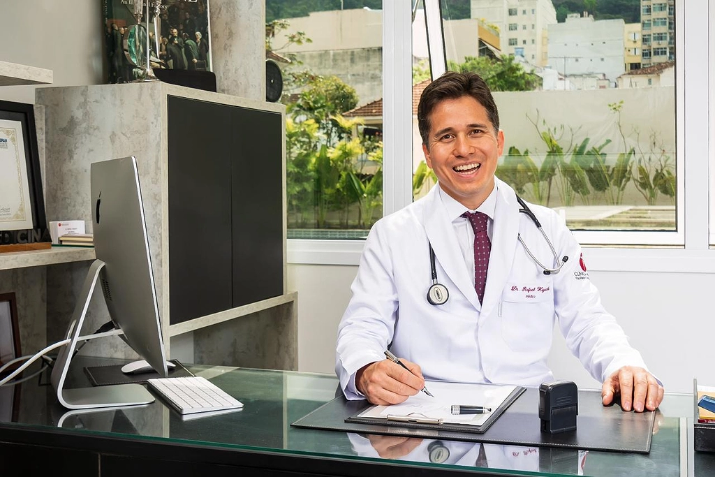 Meu entrevistado é o médico superconceituado Dr. Rafael Higashi, Neurologista e Nutrólogo