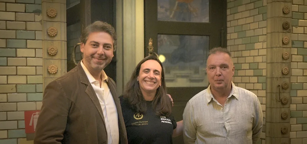 A associação dos Embaixadores de Turismo do RJ realizou uma visita guiada ao Theatro Municipal