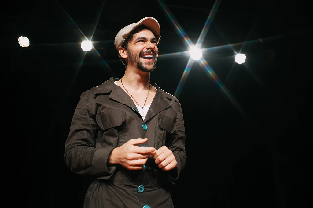 Comédia “Raspadinhas” em cartaz no Rio fala da relação do brasileiro com a sorte e jogos de azar