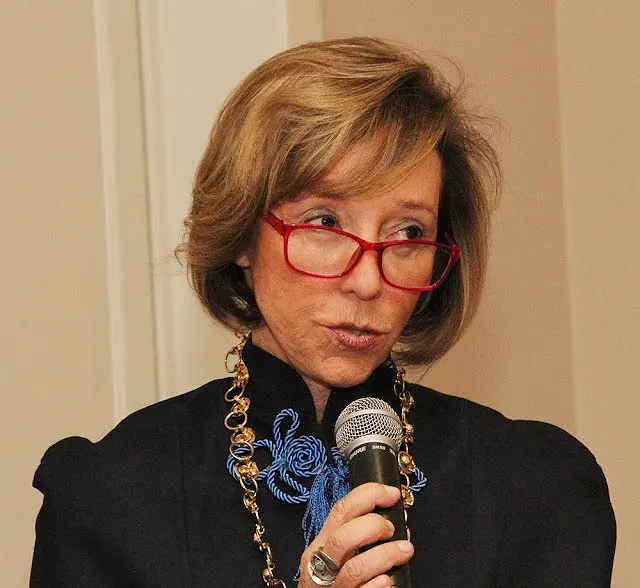 Minha convidada é Celina de Farias, jornalista, professora, pesquisadora de moda e design