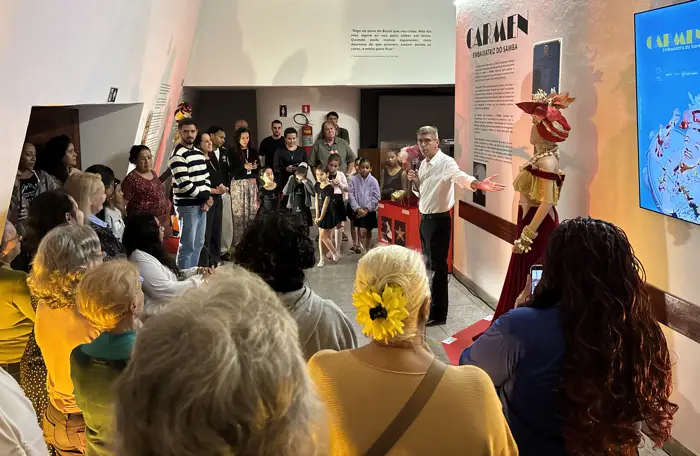 Exposição “Carmen, Embaixatriz do Samba” é apresentada no Teatro Armando Gonzaga