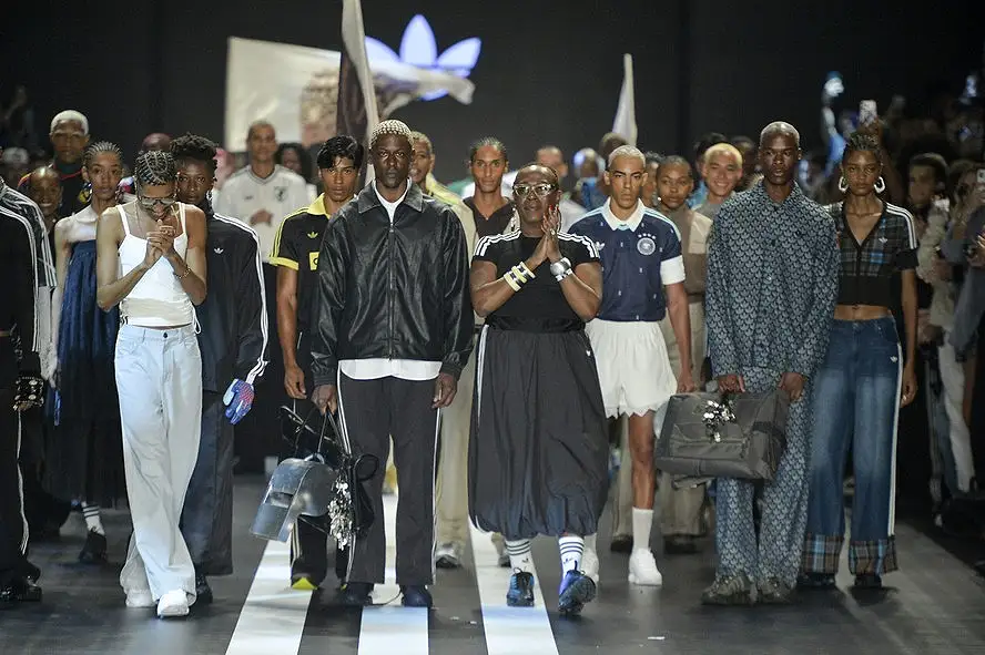 Adidas uniu a cultura de rua brasileira e a moda esportiva no RIOFW 2026