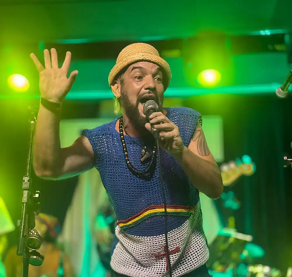 Colecionador de hits, Esdras Bedai celebra o Manguebeat no Dolores Club, na Lapa