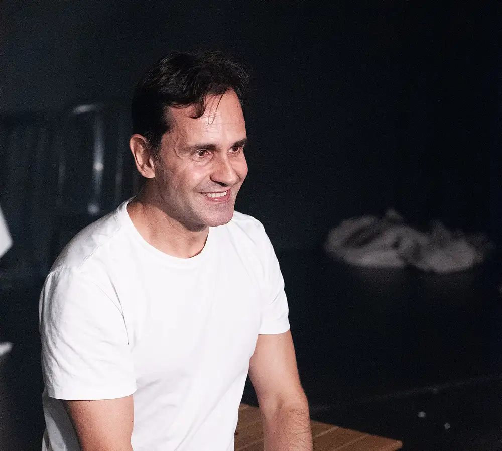 Ator, dramaturgo e produtor Klever Schneider fala sobre os novos projetos no teatro