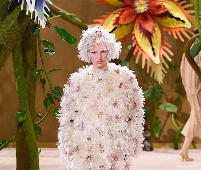 Chanel transforma a alta-costura em um conto de fadas na temporada 2026/2027