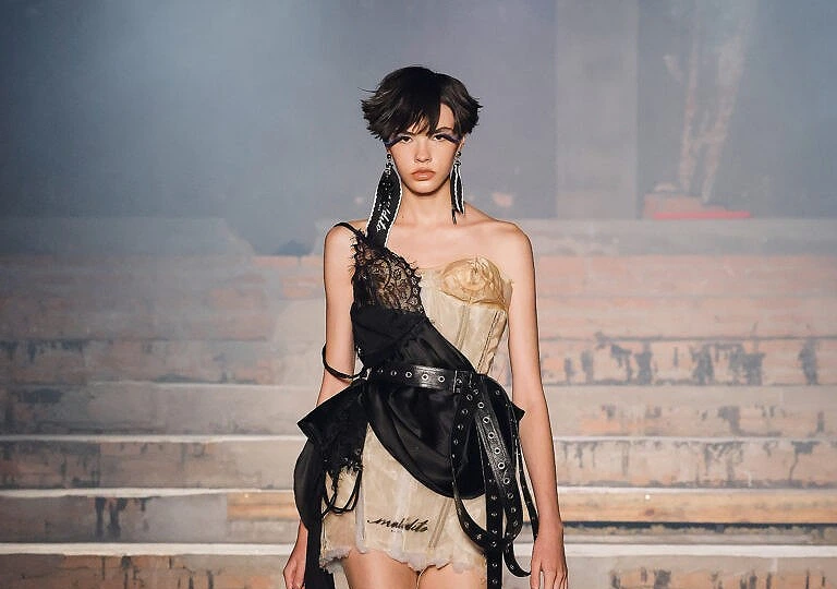 Desfile Maldito Paris 2026 chega ao Brasil