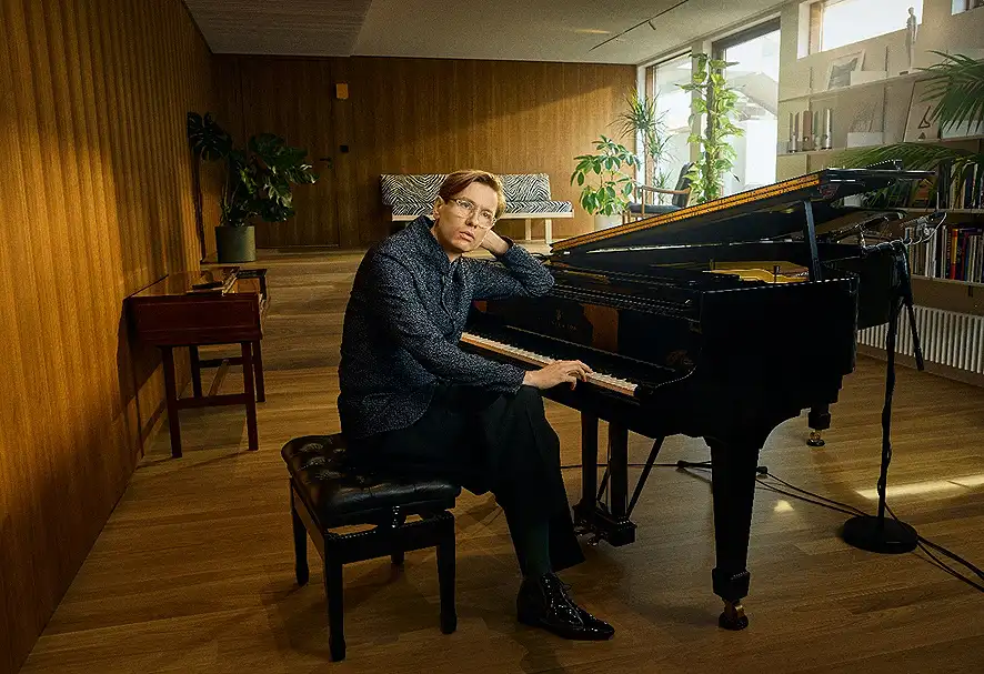 Víkingur Ólafsson, pianista islandês aclamado como “novo superstar do piano”, faz recital no Rio