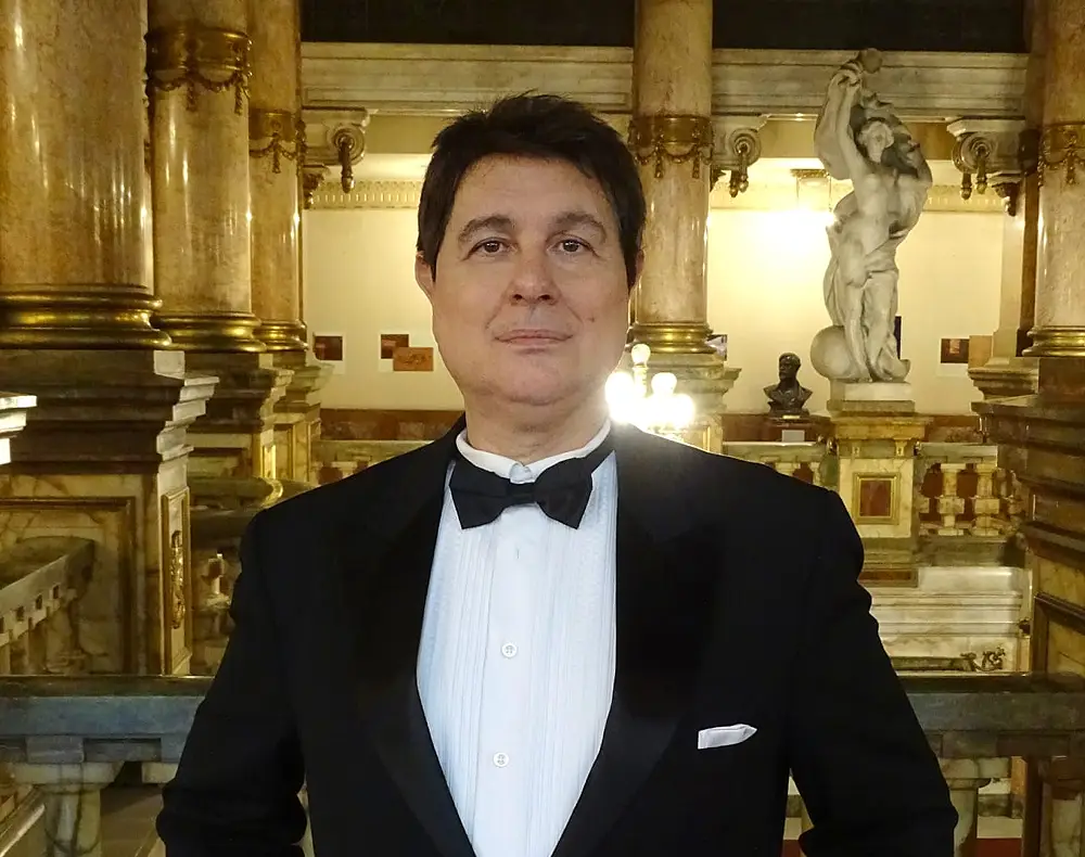 Entre a ópera e a memória afetiva, Wladimir Cabanas faz da própria voz um território sem fronteiras
